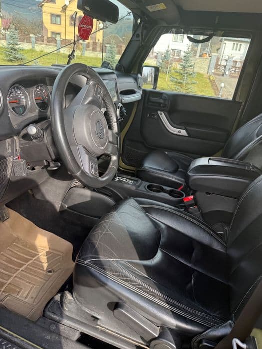 Jeep Wrangler Sahara 2013 – 2.8 CRD, 200 CP – Întreținut Impecabil