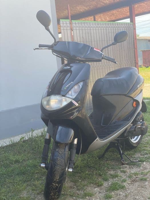 Vând scuter peugeot în stare foarte bună cu acte d