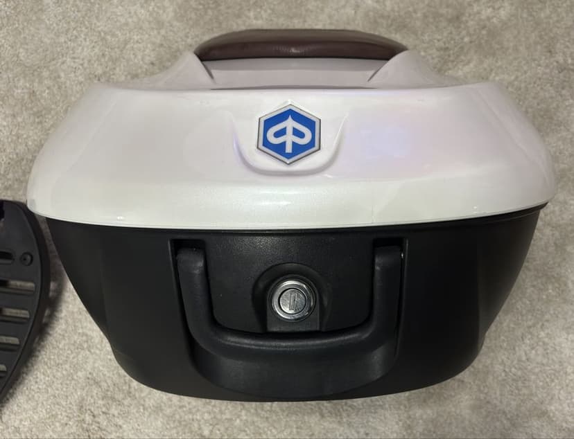 Cutie bagaje Top case OEM Piaggio Beverly 300 ie