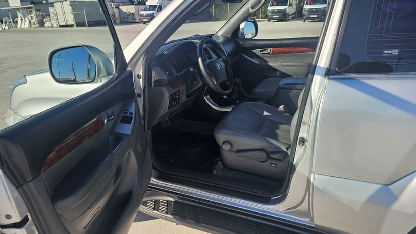 Toyota Land Cruiser J125