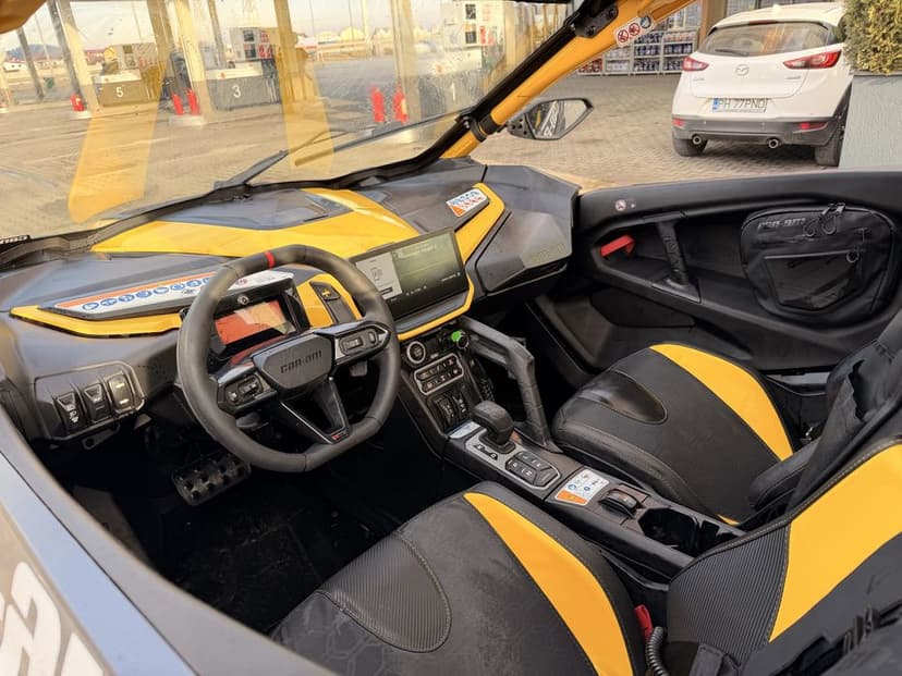Can am Maverick  2025 TURBO RS 240 hp Accesorii 7500 Euro