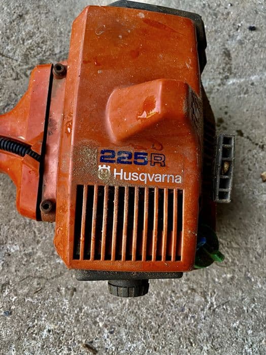 Motocoasă Husqvarna 225R E-tech – puternică și fiabilă