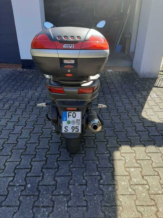 Vind Piaggio mp3 500 .an fab. 2018..km.8000.cauciucuri ,fața spate noi
