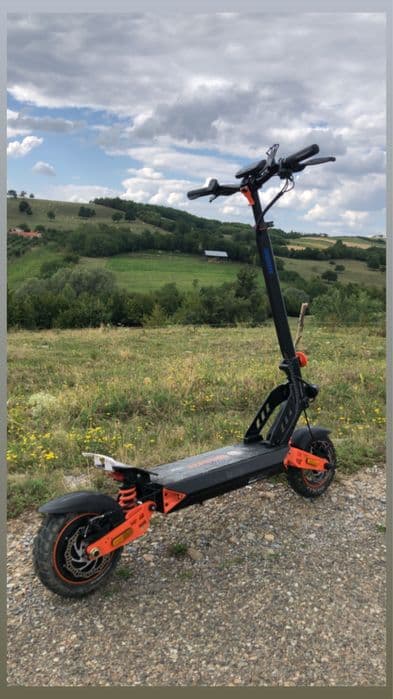 Vând trotineta electrica kamikazek1plus  ca si noua merge toate pe ea