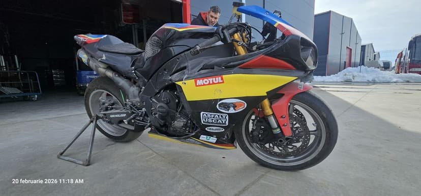 Yamaha R1 Big-Bang