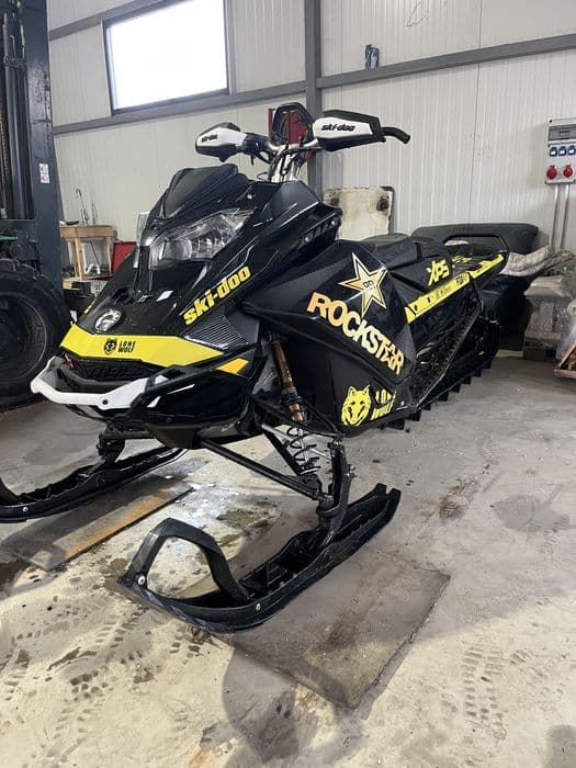 Vand snowmobil summitX 850 turbo