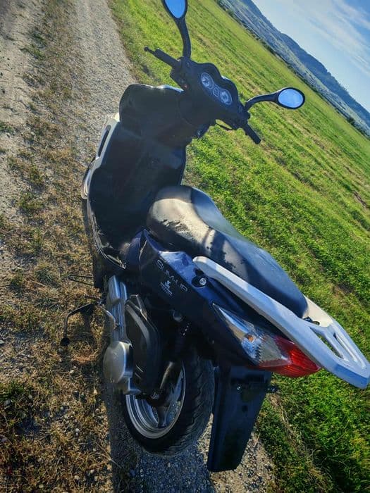 Vând scutter Peugeot 125 in 4 timpi din 2009 impecabil