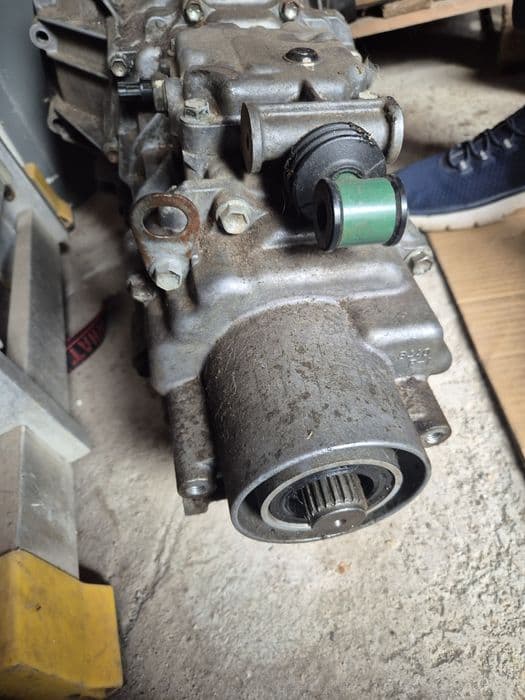 Cutie viteze suzuki jimny 1,5 dci 86 cp