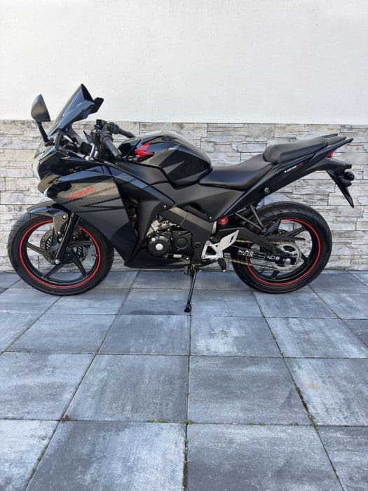 Honda Cbr 125 r/2015/A1/km 8700km/impecabila