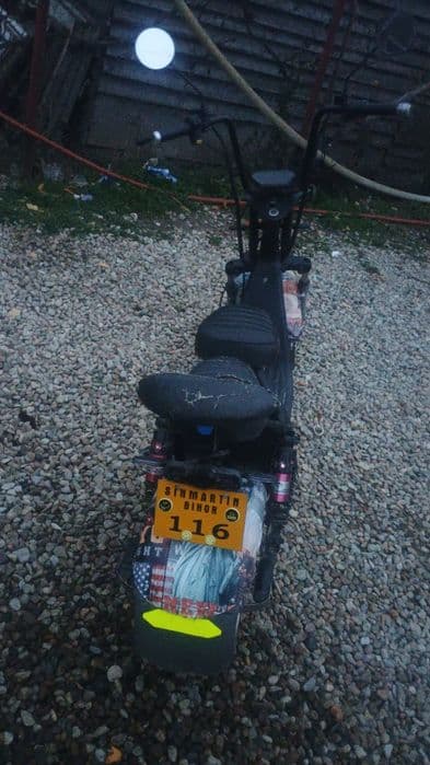 Scuter electric cu 2 locuri