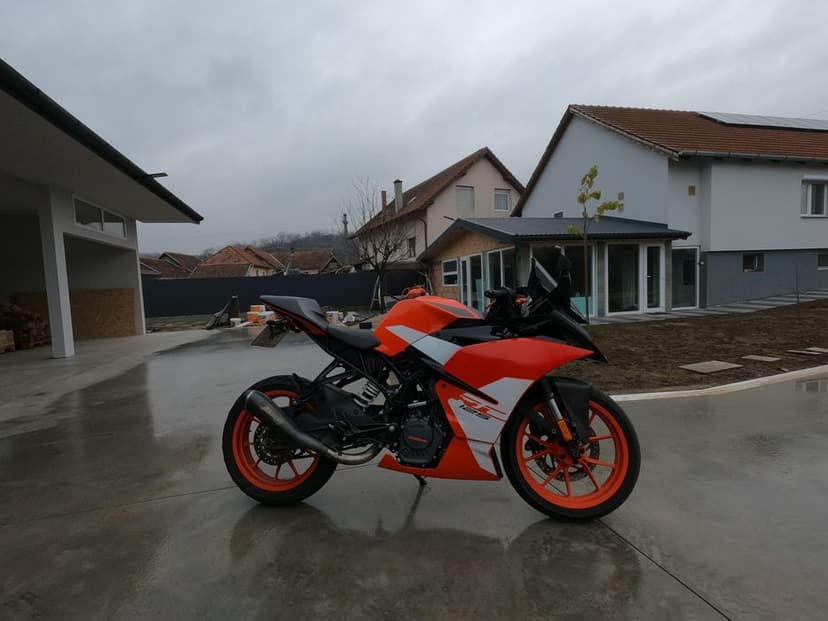 Vând KTM RC125 2017