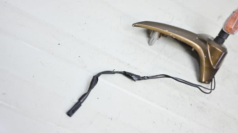 Suport Semnalizare Fata Dreapta Yamaha FZ6 2004 - 2009