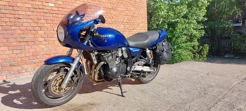 Suzuki GSX 750 Inazuma Cafe racer