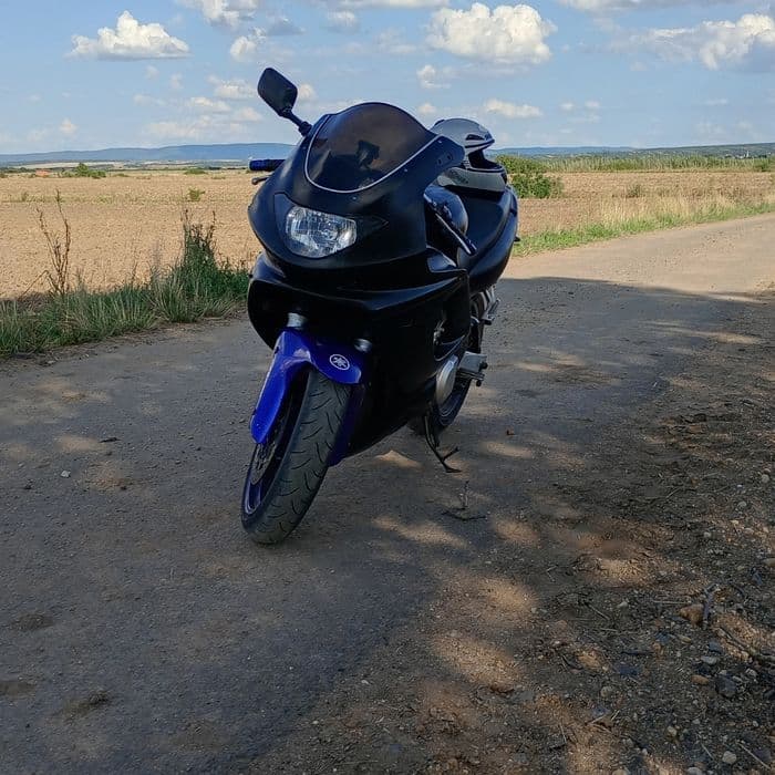 Vând sau achimb Yamaha yzf 600r thundercat