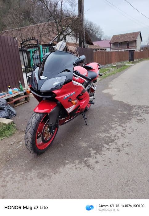 Vând Kawasaki ninja zx9r an 2000 ca nou 3500 e fixxx