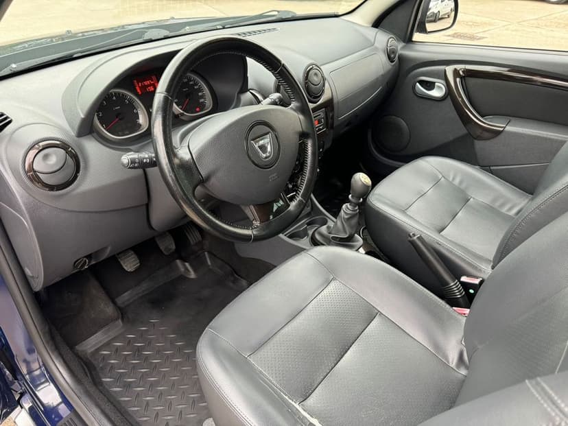 Dacia Duster pachet de drumuri grele 4x4 piele stare impecabila