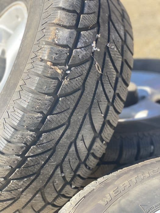 Vand 4 jante cu cauciucuri nissan navara