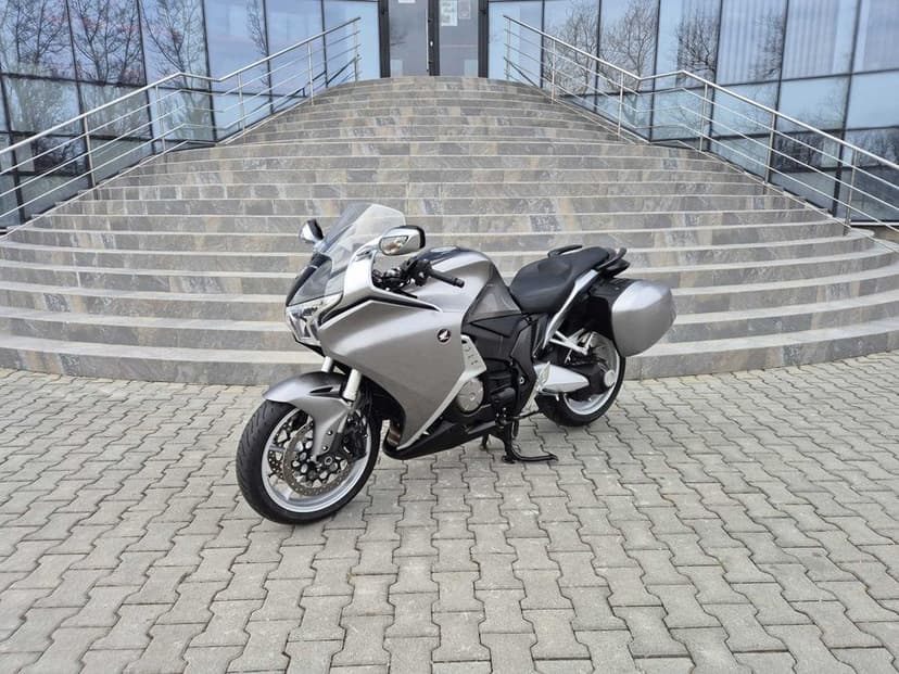 Honda VFR 1200F ABS DCT 13.570 km ~ Garantie ~ Rate ~