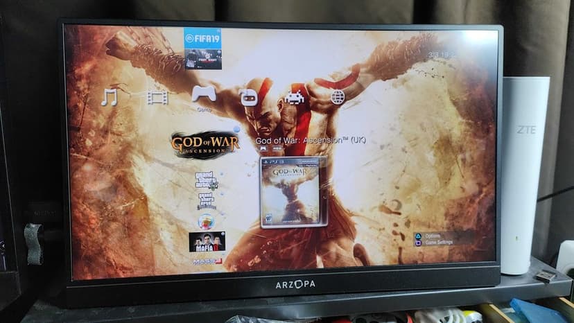 PlayStation 3 model slim modat,45 jocuri de top, 2 manete,cabluri