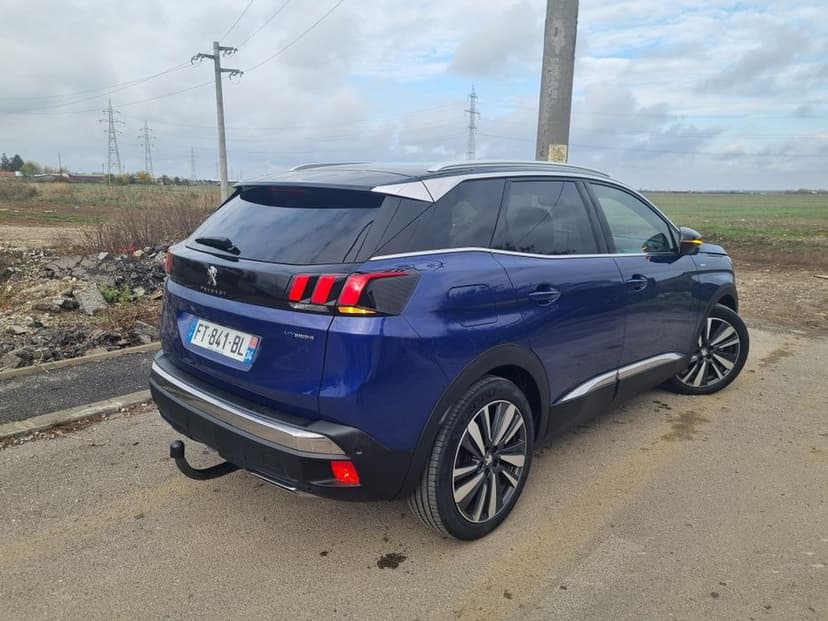 PEUGEOT 3008GT 4X4 Hybrid 300CP/Distronic/Lane assist/full led/camera