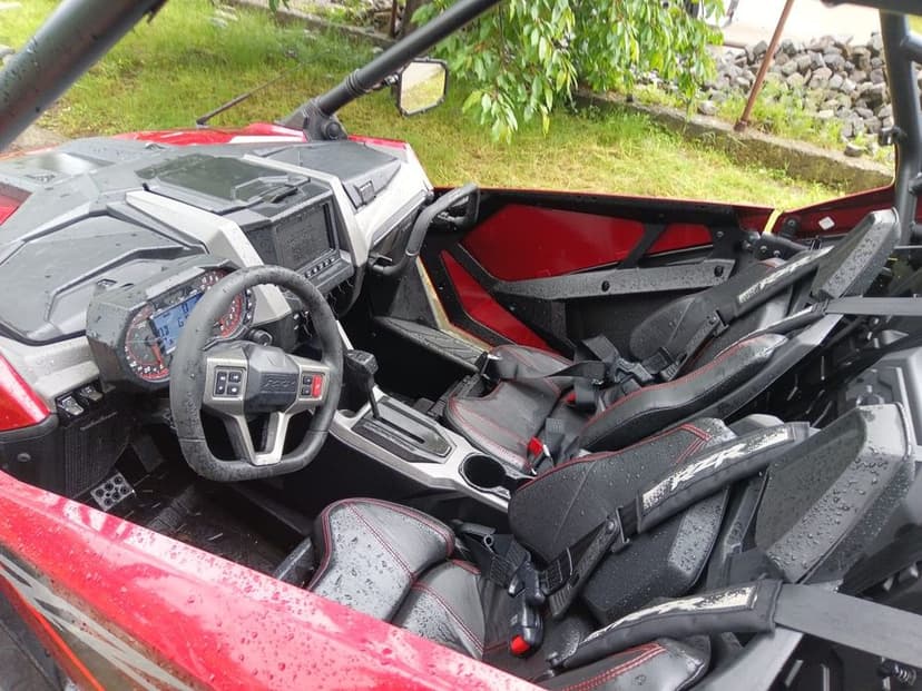 Polaris RZR Pro XP Ultimate 64" – 715 km, stare impecabilă, ca nou