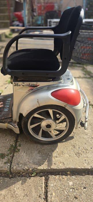Scuter bătrâni cu baterii noi