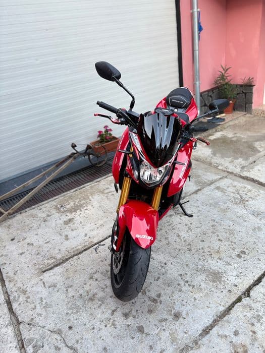 Motocicleta Suzuki gsx s750