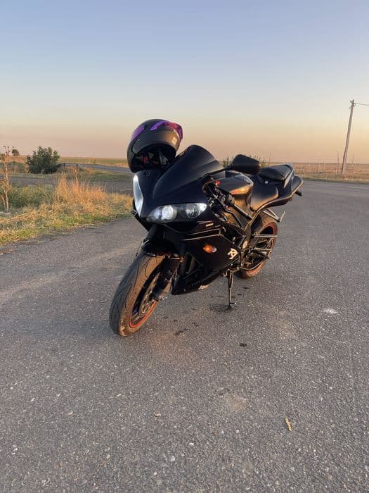 Vând yamaha r1 1000cc rn 19 2008