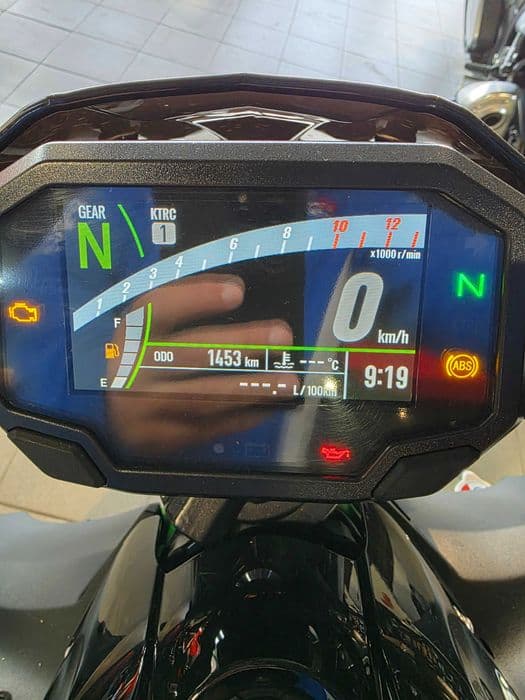 Kawasaki Z650 an 2024 1400km GARANTIE posibilitate limitare A2