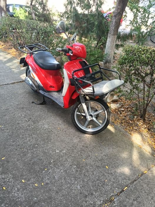 Vand scuter Piaggio Liberty 50cc an 2016 carburatie, toate actele.