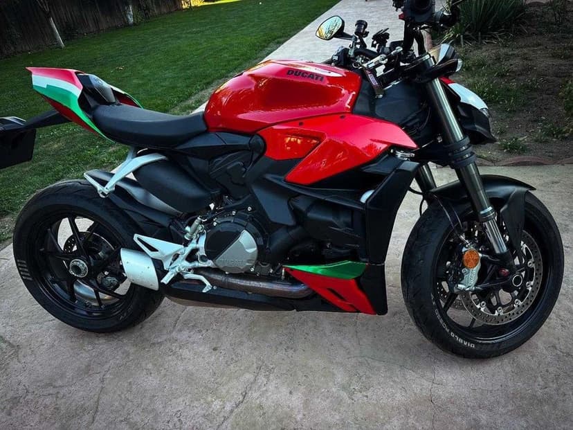 Ducati Streetfighter V2 Rosu - 2023 - 6770 km