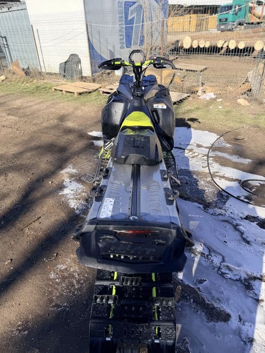 Snowmobil Ski-Doo turbo 164 2022