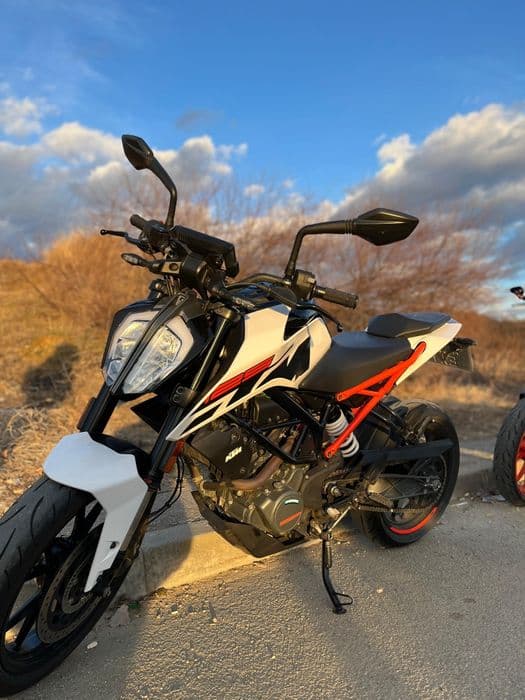 Vând KTM Duke 125