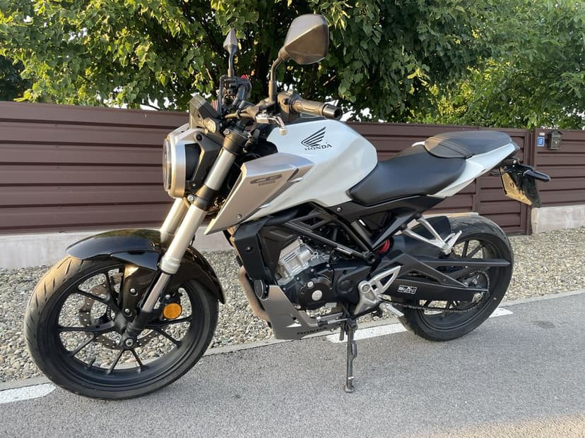 Motocicleta Honda CB125R A1