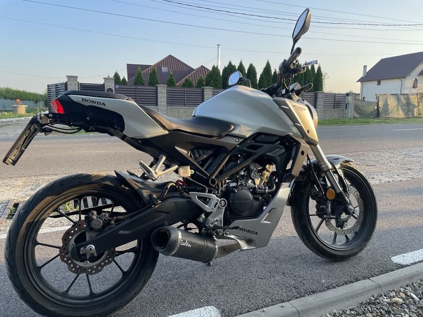 Motocicleta Honda CB125R A1