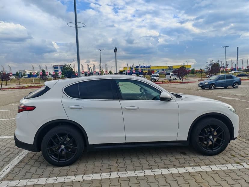 Alfa Romeo Stelvio 280 CP, 4x4, 2.0 benzina