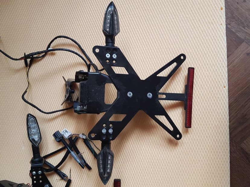 suporti placuta inmatriculare Yamaha R1  2015-2025