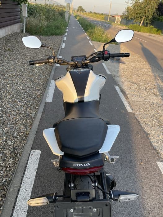 Motocicleta Honda CB125R A1