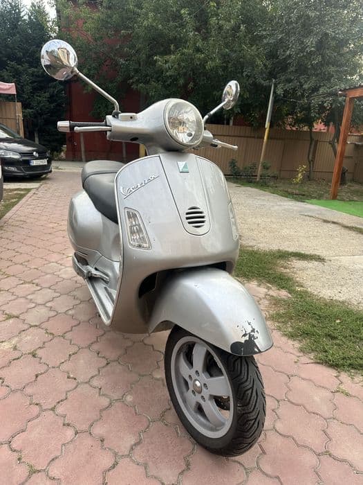 Piaggio Vespa GT 200