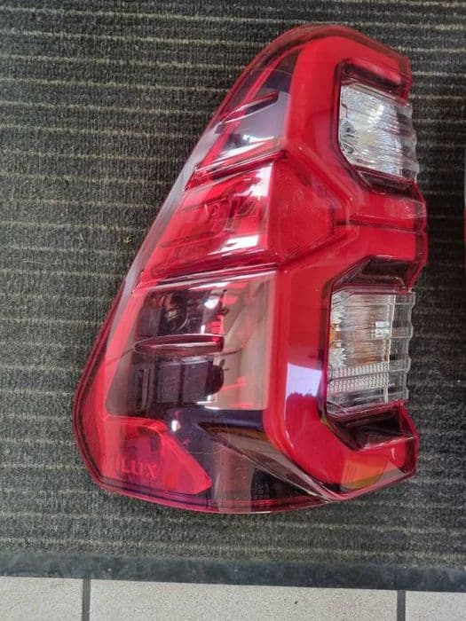 stopuri led  toyota hilux 2023