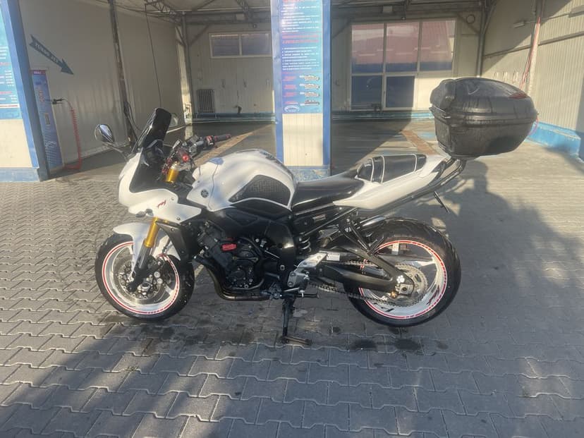Yamaha FZ1  2006  2 chei
