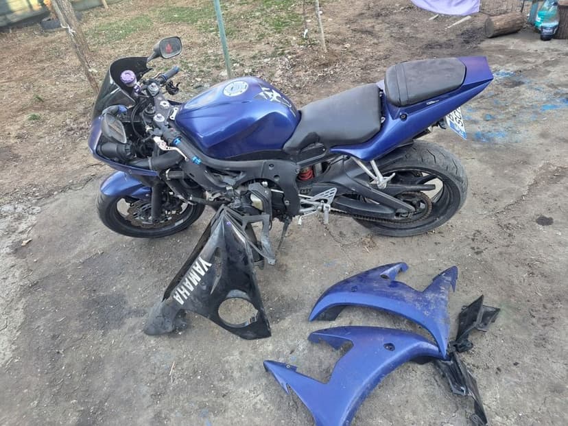 Vând piese yamaha r6 2004