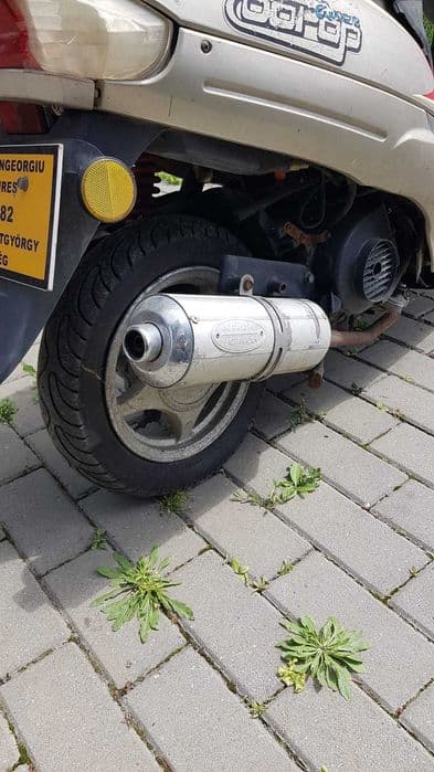 Vând urgent două scutere la pachet 49 cm