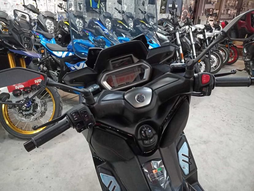 Yamaha X-Max 300 Tech Max nou - Stoc Yamaha Constanta