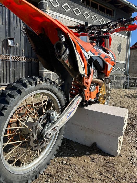 Vând un motor KTM
