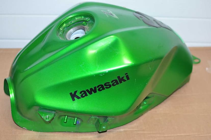 Rezervor Kawasaki Z300 /Suzuki GSXR250 17