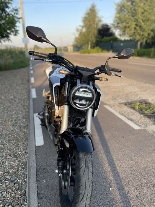 Motocicleta Honda CB125R A1