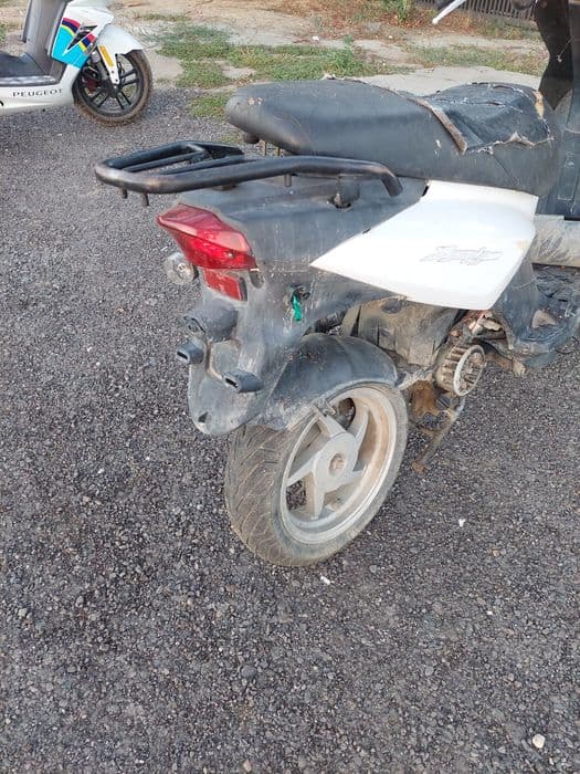 Vind scuter chinezesc pnt piese sau de reparat fără acte preț fixxxxx