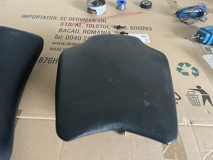 Sei Yamaha FZ8 originale din piele - sa Rider + sa Pasager