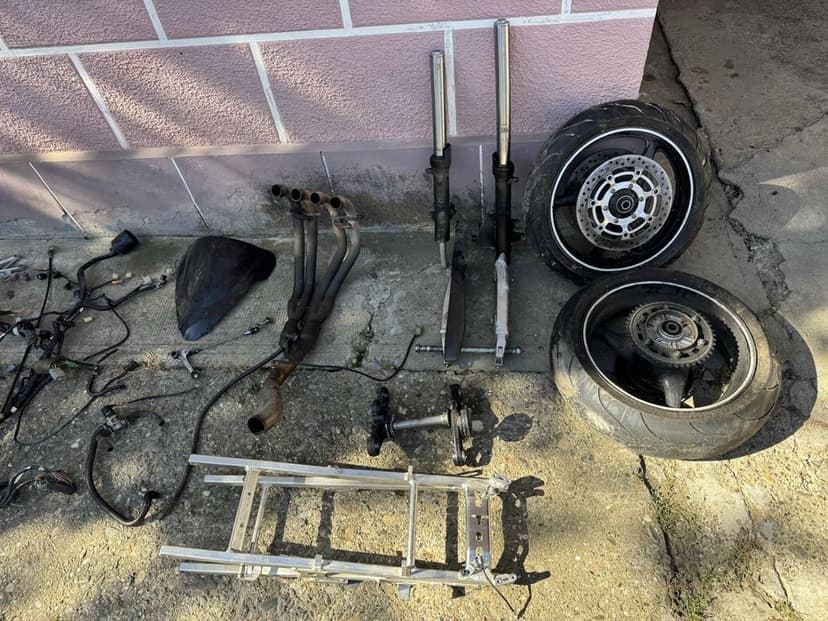 Dezmembrez Honda CBR F4i